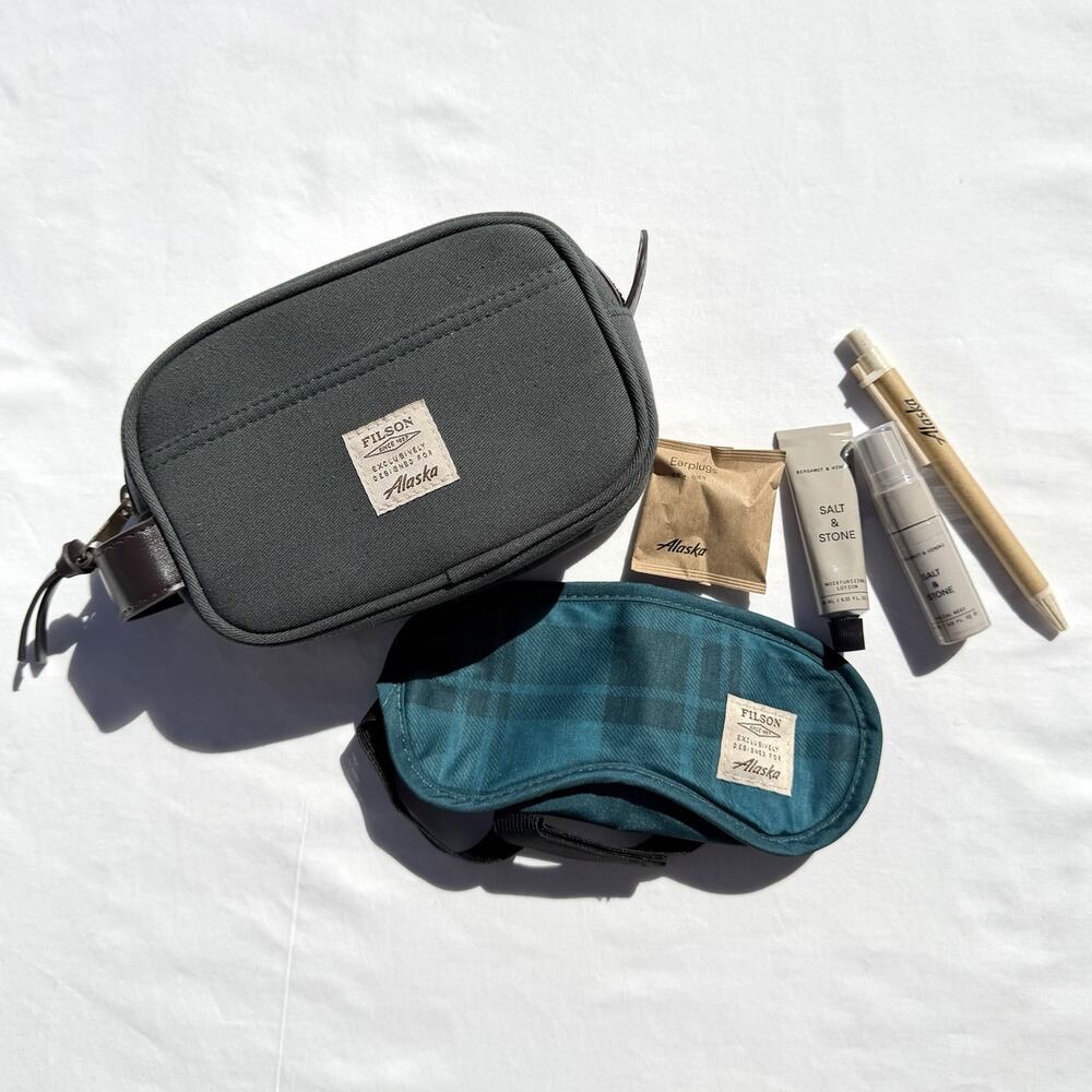 Filson x Alaska Airlines Amenity Toiletry Bag Pouch Green 4.5x6.5x2.5”
